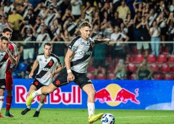 Vasco vence e avança na Copa do Brasil