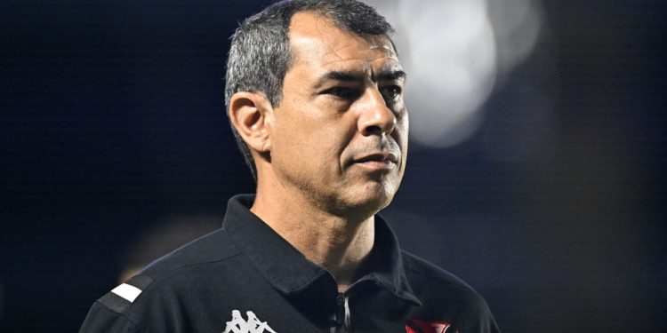 Vaza provável escalação do Vasco contra o Flamengo