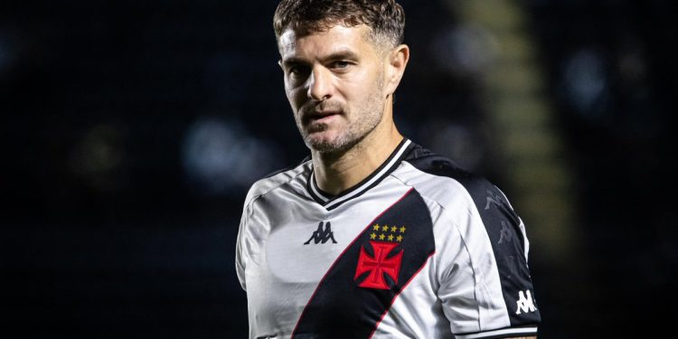 Vegetti recebeu proposta do River Plate? Jogador do Vasco abre o jogo