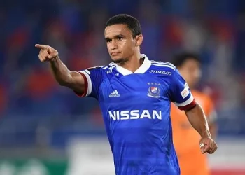 Alvo do Vasco, Erik tenta rescisão com clube japonês para decidir futuro