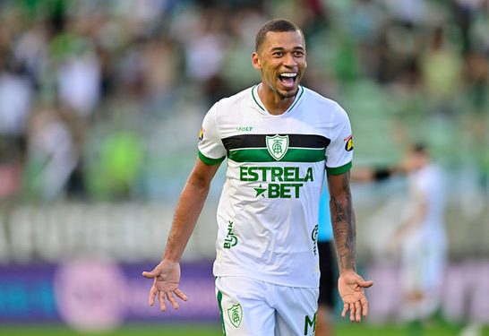 Veja números e lances de Fabinho, alvo do Vasco