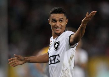 Vasco já fez proposta por Erik? Entenda a situação