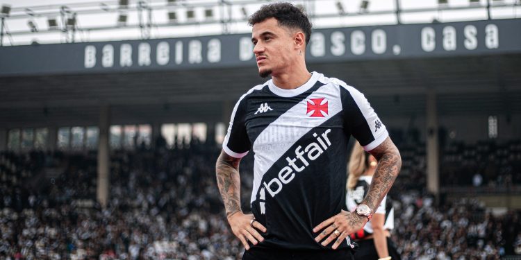 Como está a situação física de Coutinho no Vasco? Confira quando o meia voltará