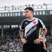 Como está a situação física de Coutinho no Vasco? Confira quando o meia voltará