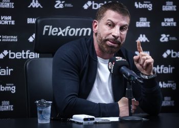 Volante do Vasco recebe proposta de clube da Série B