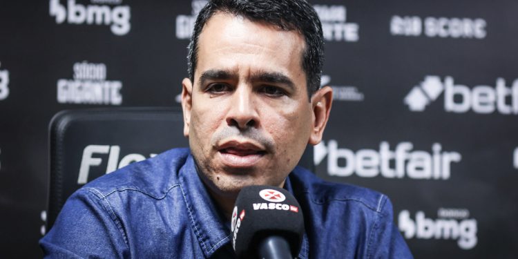 O Vasco da Gama oficializou a chegada do atacante Luiz Carlos Lócio, de 18 anos, para reforçar o time Sub-20.