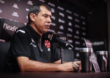 Mudanças à vista? Veja como Carille pode montar o Vasco para buscar a virada contra o Flamengo