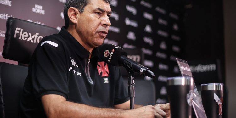 Mudanças à vista? Veja como Carille pode montar o Vasco para buscar a virada contra o Flamengo