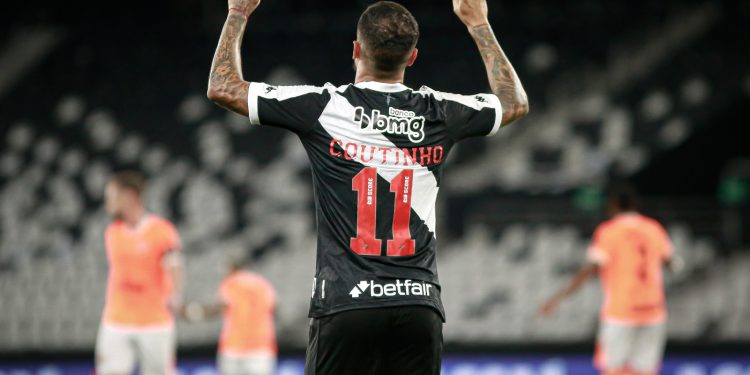 Grande jogo! Veja números de Coutinho na vitória do Vasco contra o Nova Iguaçu