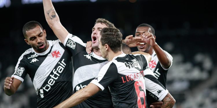 Vasco vence por 3x0 o Nova Iguaçu e avança na Copa do Brasil