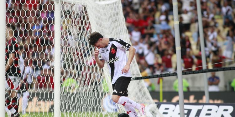 Vaza o número de reforços que o Vasco ainda tenta antes do Brasileirão