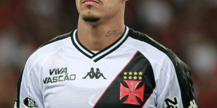 Chegou como aposta e hoje lidera estatísticas no Vasco