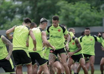 Jogador surpreende na recuperação e Vasco deve ganhar grande reforço para o Brasileirão