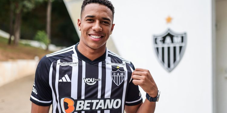 É oficial! Palácios tem futuro definido; Vasco ganha peça importante