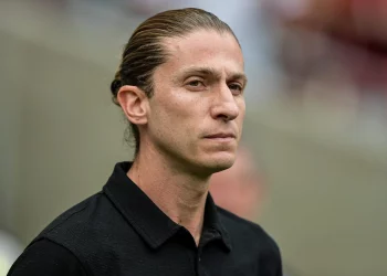 Técnico do Flamengo elogia time do Vasco