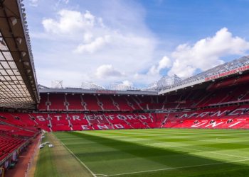 Vasco devia usar exemplo do Manchester United e fazer o maior estádio do Brasil