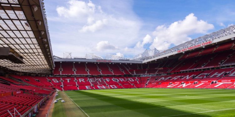 Vasco devia usar exemplo do Manchester United e fazer o maior estádio do Brasil