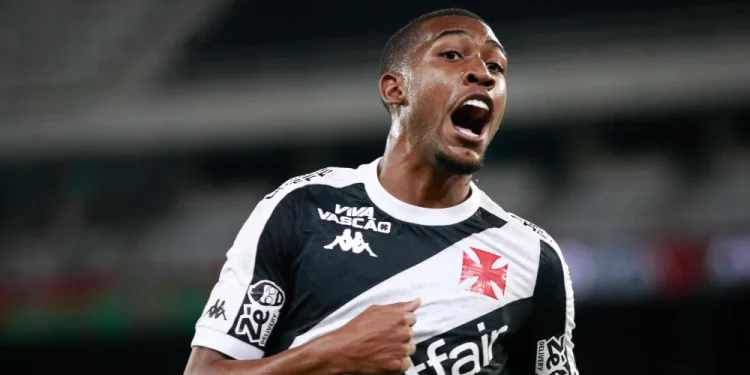 Vasco ganha novo "coringa" no elenco