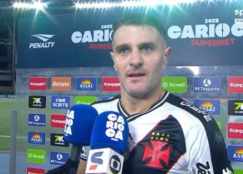 Esquentou! Bruno Henrique, do Flamengo, responde Vegetti, do Vasco