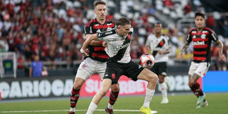 Jornalista afirma que Flamengo não conseguiu jogar contra o Vasco