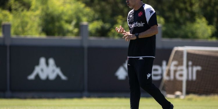 Vasco deve ter novidade dupla contra o Nova Iguaçu; confira quem são