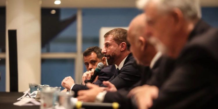 Quais clubes brasileiros o Vasco deve? Confira