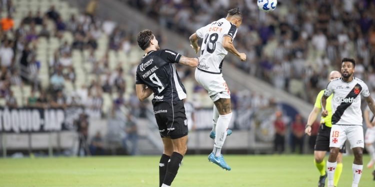 Vasco perde para o Ceará por 2 a 1, e Carille dispara: "Temos que respeitar onde estamos"