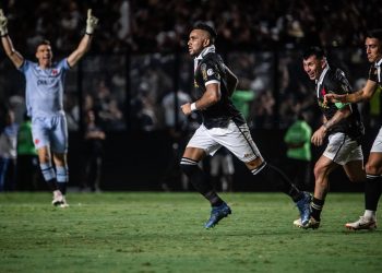 As acusações feitas por uma ex-amante de Dimitri Payet, meia francês do Vasco ganharam repercussão na imprensa internacional.