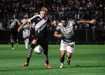 Vasco ganha boa notícia para duelo contra o Corinthians