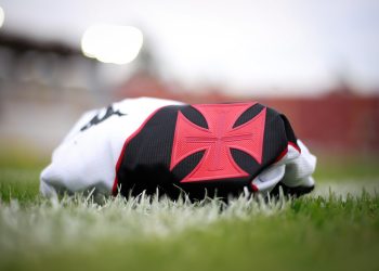 Torcedor influencer do Vasco aceita pagar multa para encerrar ação do Flamengo na justiça