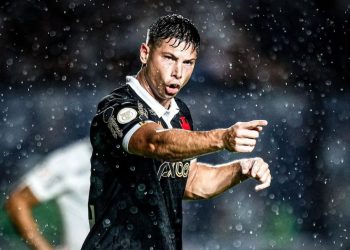 Capasso sairá do Vasco agora? Empresário esclarece situação do zagueiro