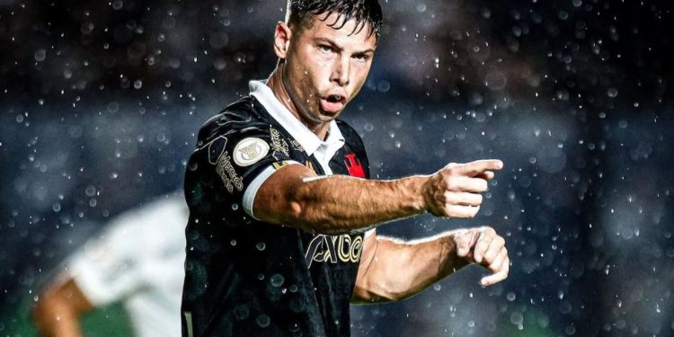 Capasso sairá do Vasco agora? Empresário esclarece situação do zagueiro