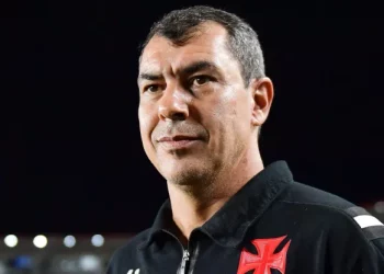 Carille, ainda técnico do Vasco.