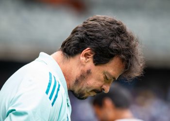 Cruzeiro ajuda Fernando Diniz a negociar com o Vasco