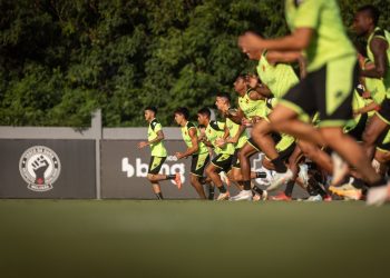 Confira jogadores do Vasco relacionados para duelo contra o Vasco