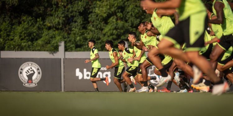 Confira jogadores do Vasco relacionados para duelo contra o Vasco