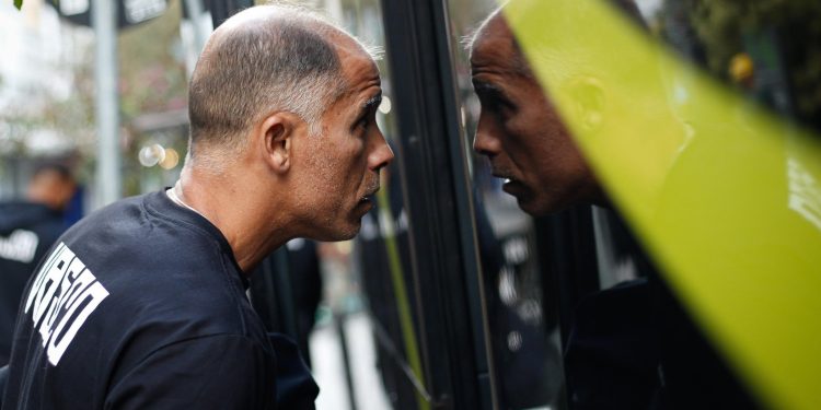 Internacional sonda artilheiro do Vasco