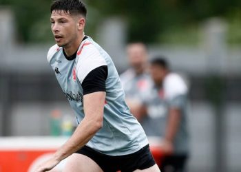 Qual clube quis contratar Capasso, do Vasco? Entenda motivo que fez o zagueiro não sair