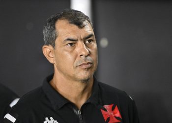 Qual é a opinião de Carille após empate amargo do Vasco?