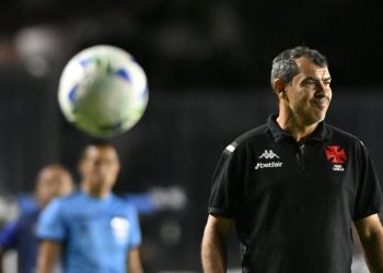 Qual é a opinião do Vasco sobre a demissão de Carille? Confira
