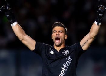 Qual será o futuro de Léo Jardim no Vasco? Goleiro toma decisão