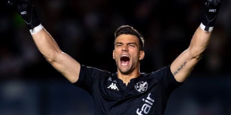 Qual será o futuro de Léo Jardim no Vasco? Goleiro toma decisão