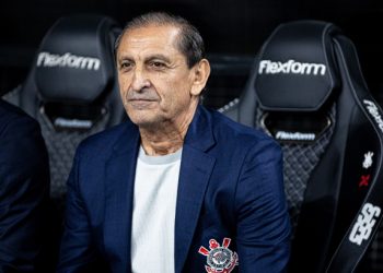 Titular do Corinthians diz ter recusado proposta do Vasco