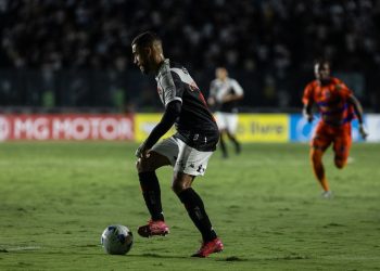 Vasco: Coutinho será desfalque contra o Sport?