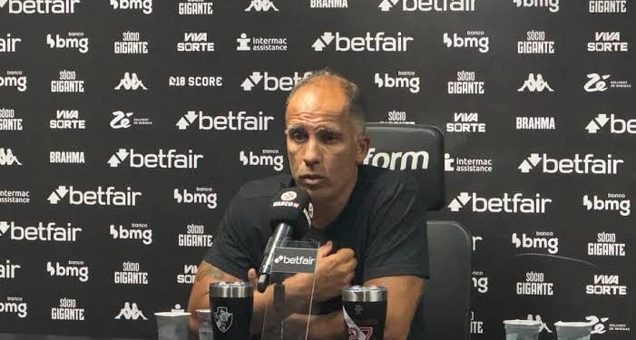 Felipe, treinador interino do Vasco