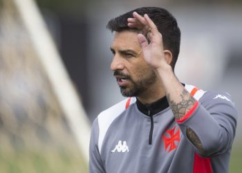 Emiliano Diaz ''cava'' vaga no Vasco
