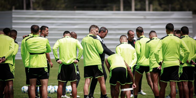 Vasco vende atacante da base por quase R$ 10 milhões