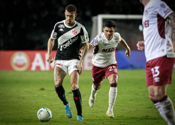 João Victor comenta erro do Vasco e exalta atuação: “Jogamos de igual para igual”