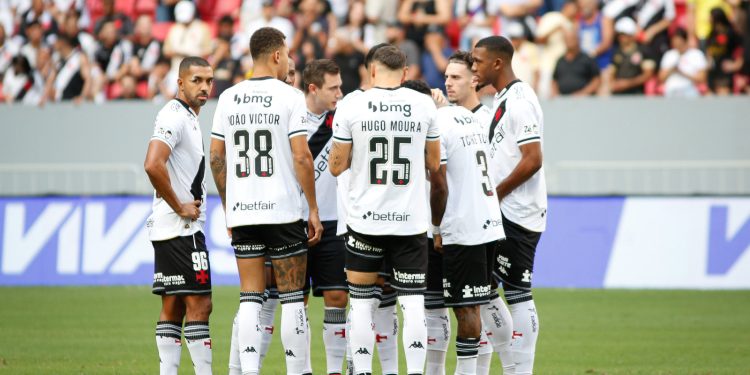 Jornalista explica planejamento ruim do Vasco e afirma: ''O problema não era o...''