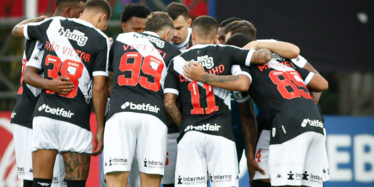 Felipe ou Diniz? Quem vai comandar o Vasco contra o Vitória?